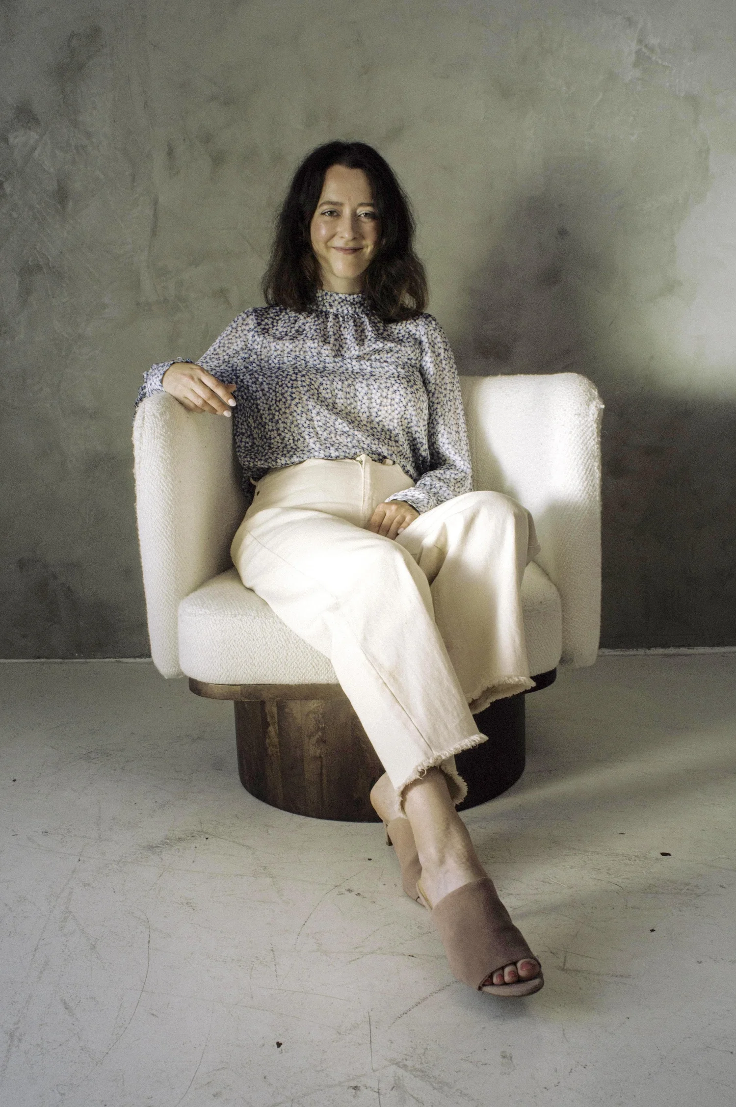 Sarah, founder of bfree, Clinical Hypnotherapist, IFS Coach and TRE practitioner